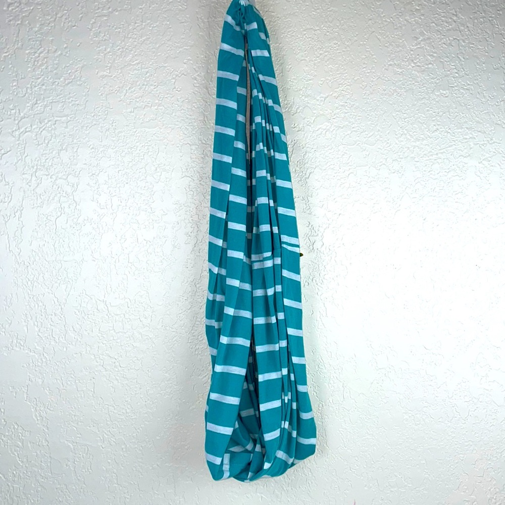 Itzy Ritzy infinity striped nursing/breastfeeding scarf🤱